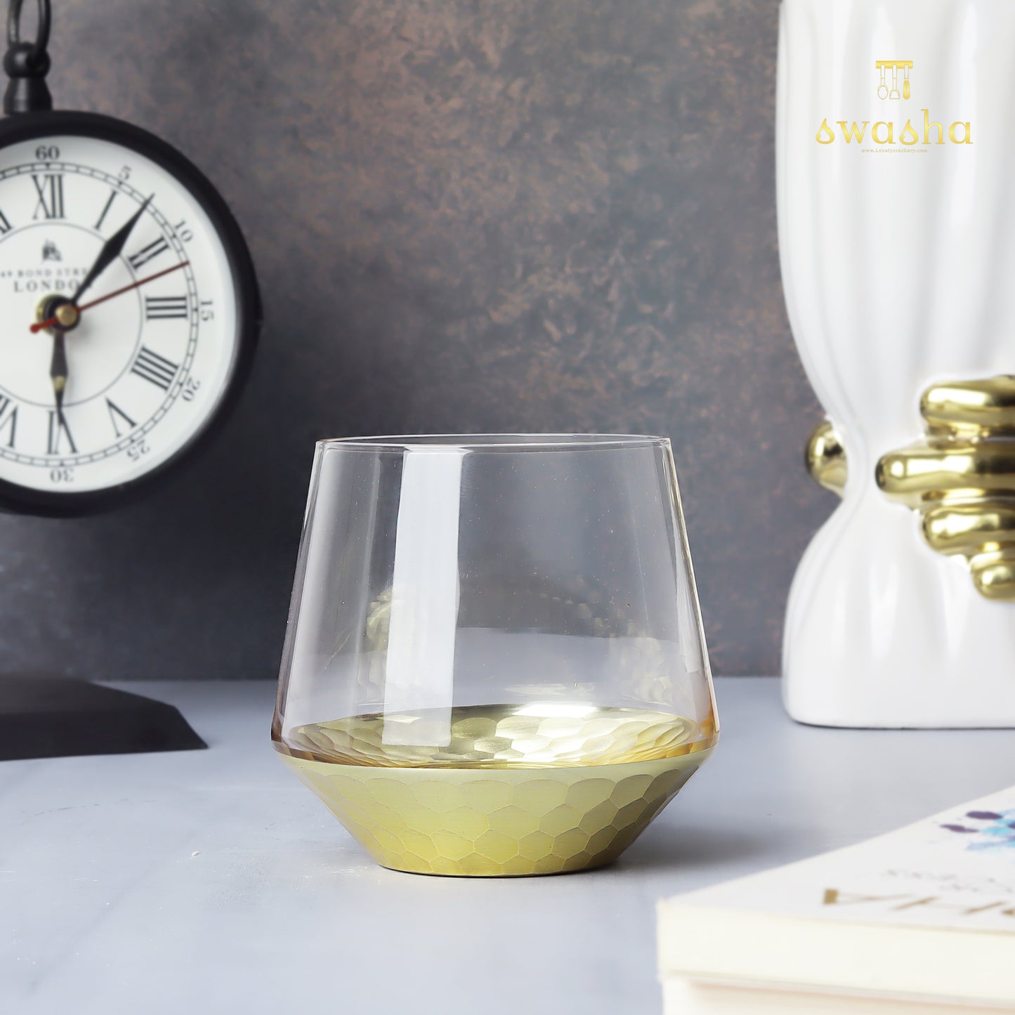 Set of 6 elegant wine glasses - elevate your dining experience with this classic set