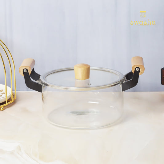 Versatile glass pot with lid - ideal for cooking and elegant serving