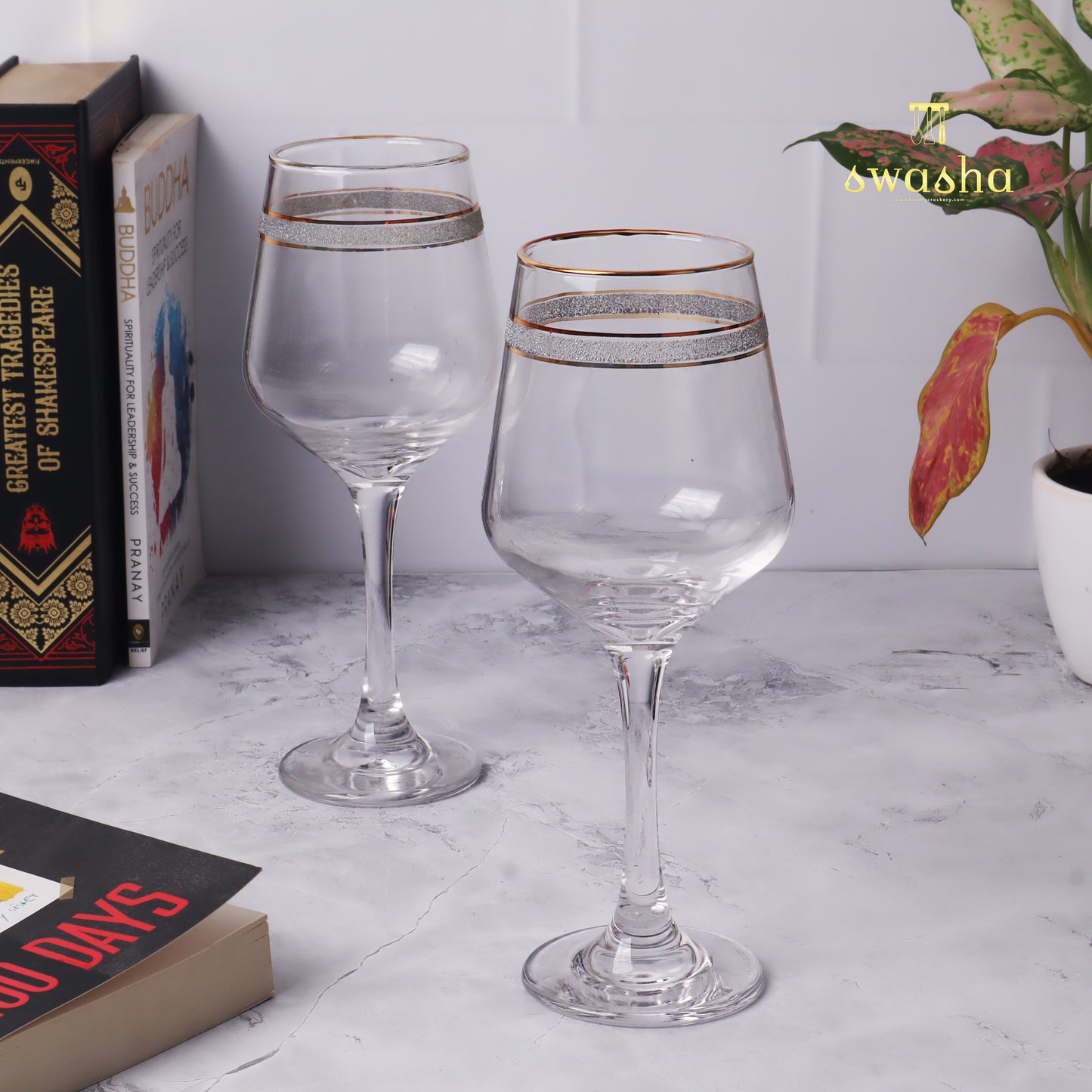 Set of 6 elegant wine glasses - elevate your dining experience with this classic set