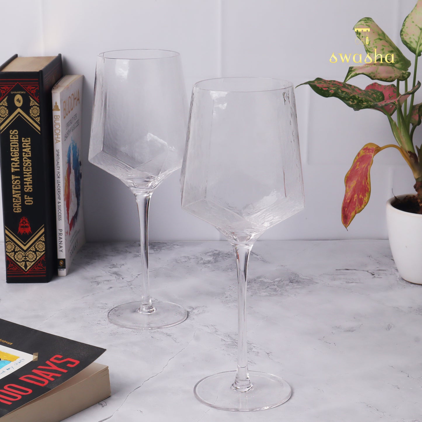 Set of 6 elegant wine glasses - elevate your dining experience with this classic set