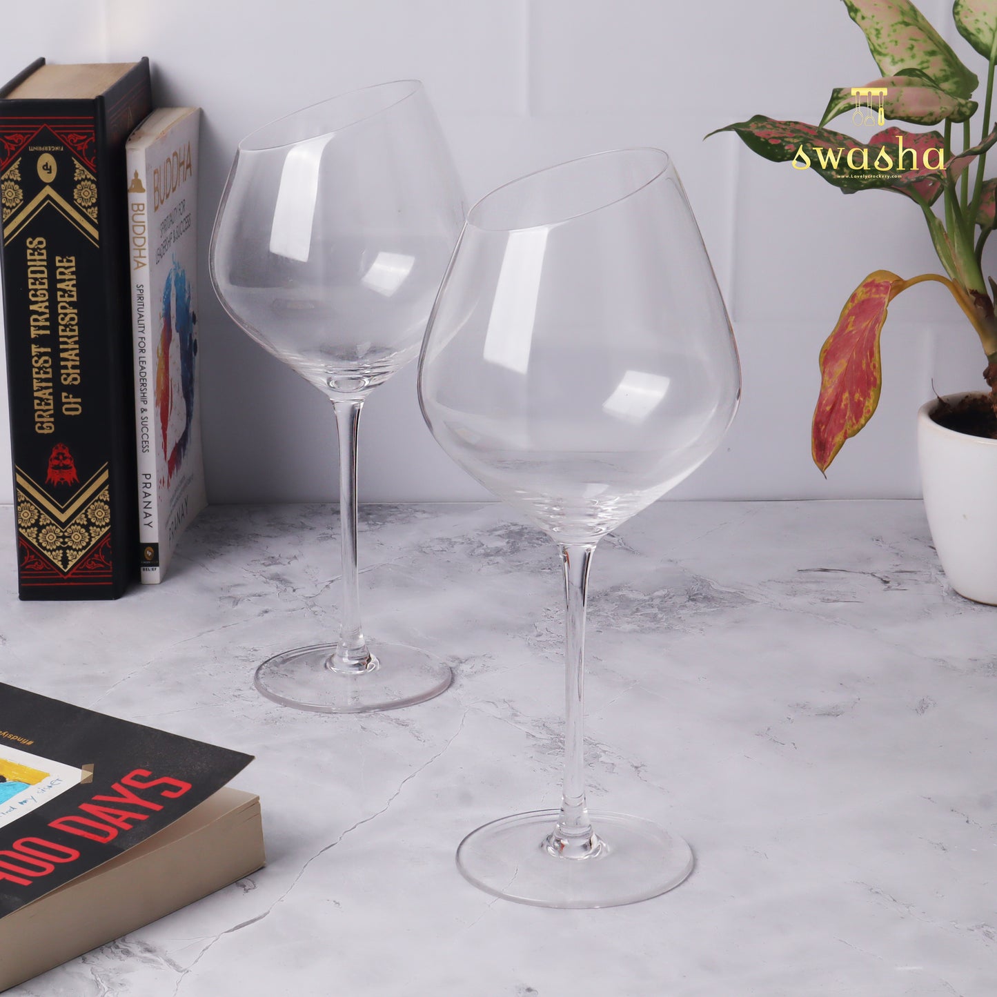 Set of 6 elegant wine glasses - elevate your dining experience with this classic set