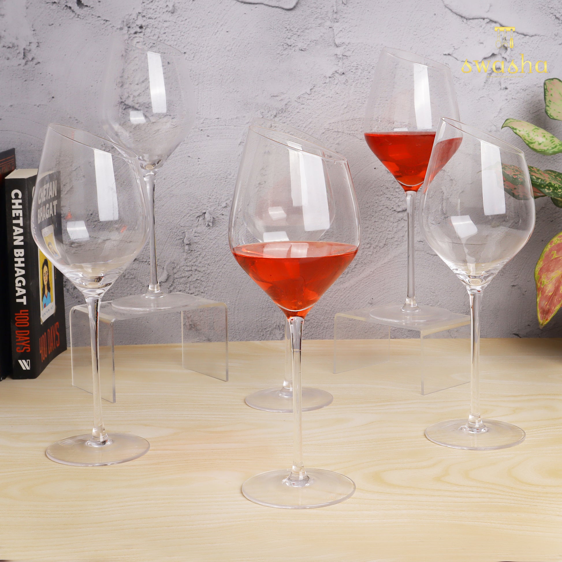 Set of 6 elegant wine glasses - elevate your dining experience with this classic set