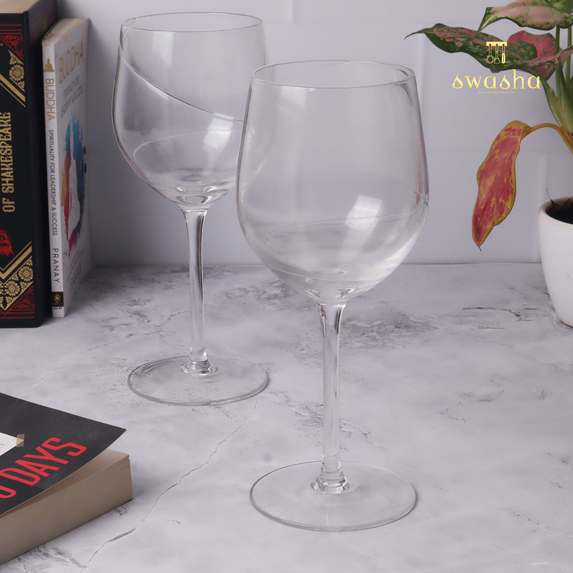 Set of 6 elegant wine glasses - elevate your dining experience with this classic set