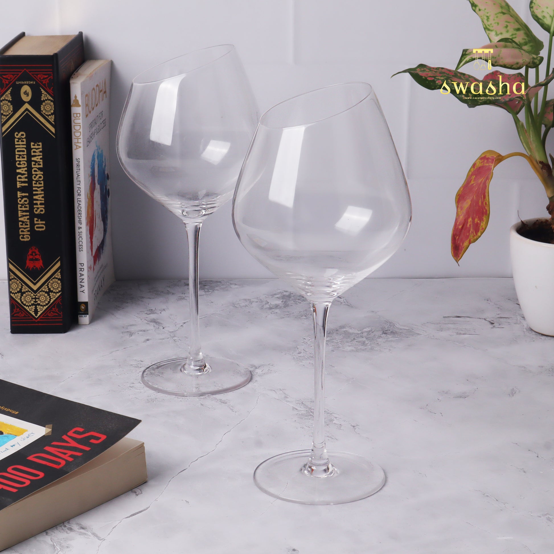 Set of 6 elegant wine glasses - elevate your dining experience with this classic set